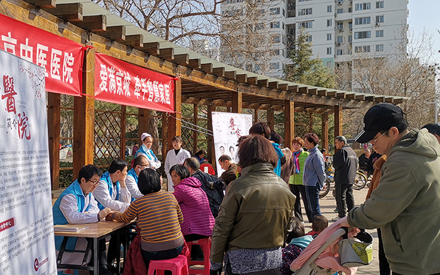 【学雷锋日】大发平台官方版下载举办“爱满京城，牵手智慧家医”志愿服务活动(图2)